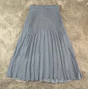 Max Studio women’s blue/white pleated accordion maxi skirt, M